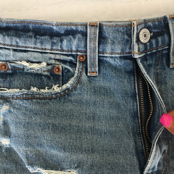 ‼️SOLD‼️ NWT - High Rise Mom Shorts - Ripped Medium Wash - Size 25 | 0 - Picture 6 of 12